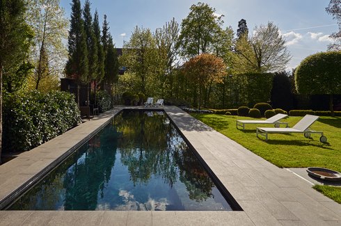 Swimmingpool aus Beton 