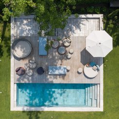 Gartenpool mit großzügigem Becken und stilvoller Umrahmung